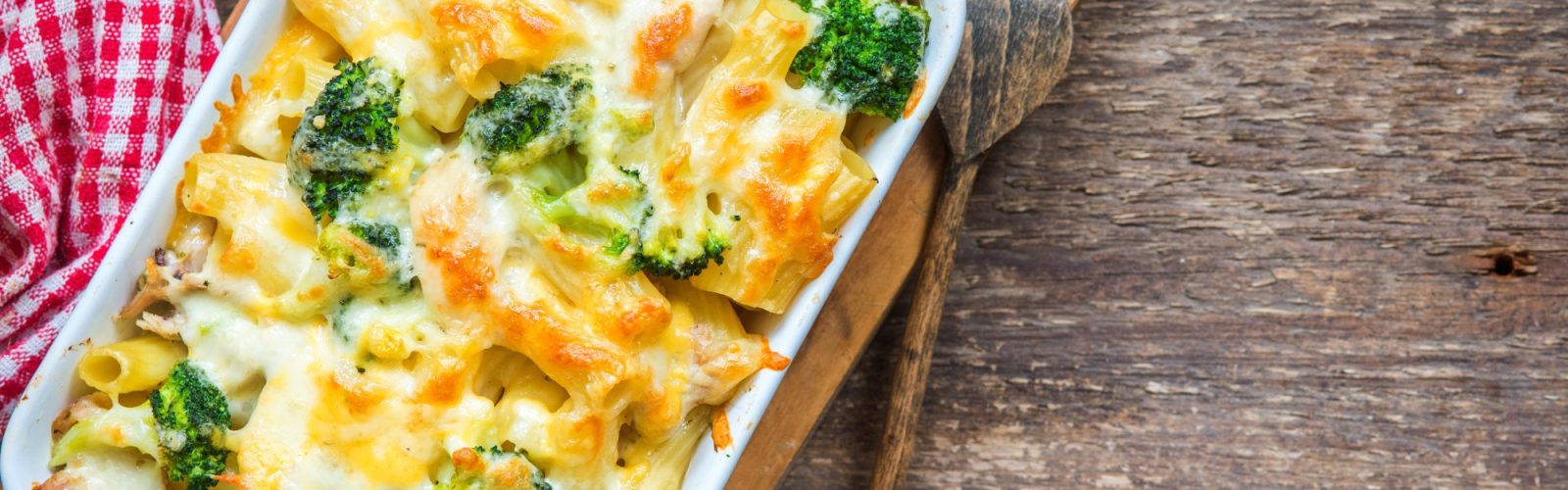 Pasta bake with broccoli and chicken